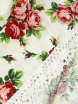 Скатерть Артель  "Красные розы на белом фоне" с кружевом 220х220 фото 3 — Samogon-sam.ru